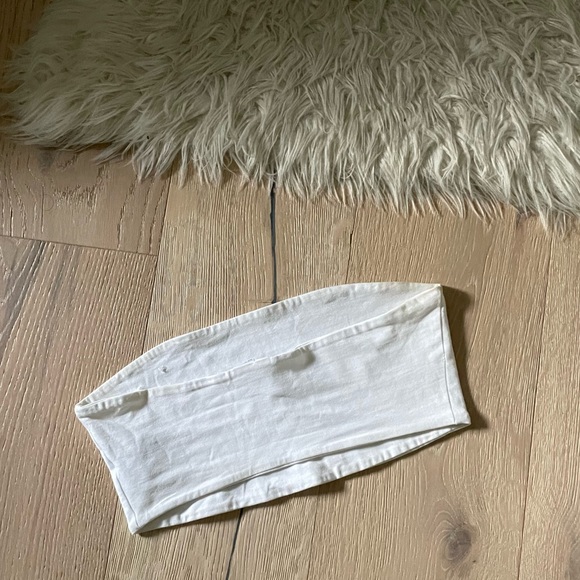 White crop tube top women. Size medium. - Picture 2 of 3